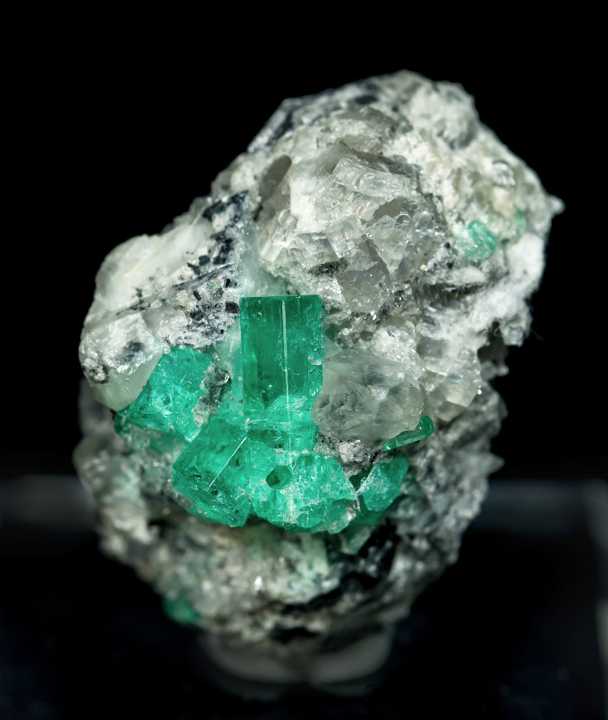 specimens/s_imagesAP3/Beryl_emerald-MLR73AP3f.jpg