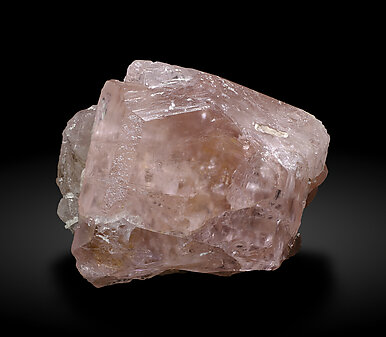 Beryl (variety morganite). Front / Photo: Joaquim Calln