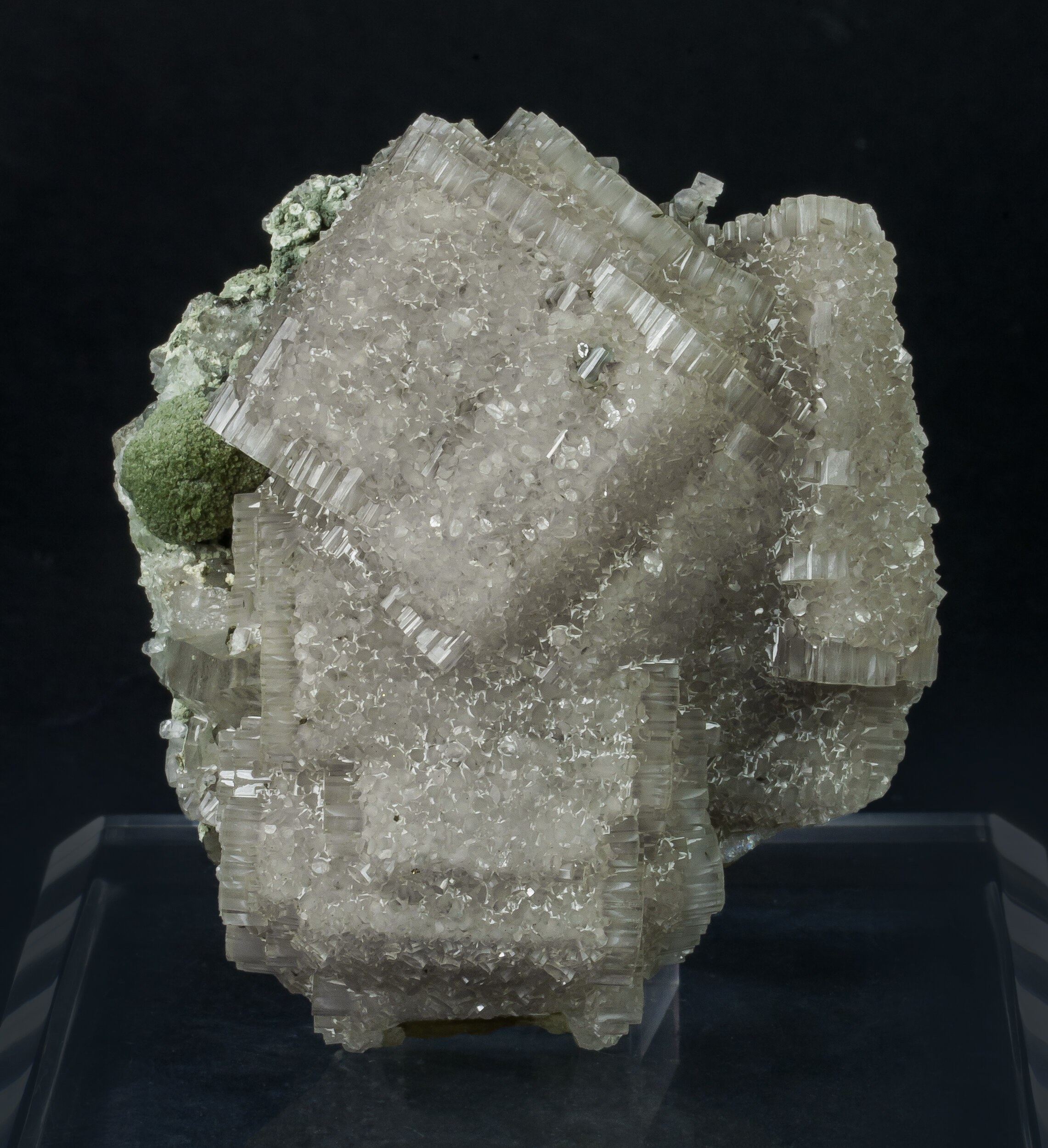 specimens/s_imagesAP3/Fluorapatite-JFD190AP3f.jpg