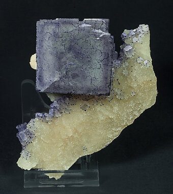 Fluorite with Baryte and Quartz. 