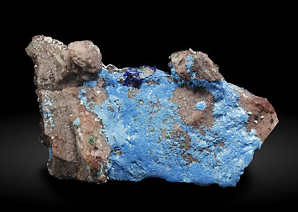 Carbonatecyanotrichite with Azurite and Calcite. Side / Photo: Joaquim Calln