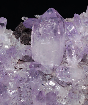 Quartz (variety amethyst) with Epidote. Detail / Photo: Joaquim Calln