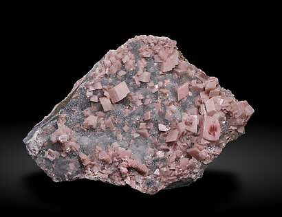 Rhodochrosite with Quartz. Front / Photo: Joaquim Calln