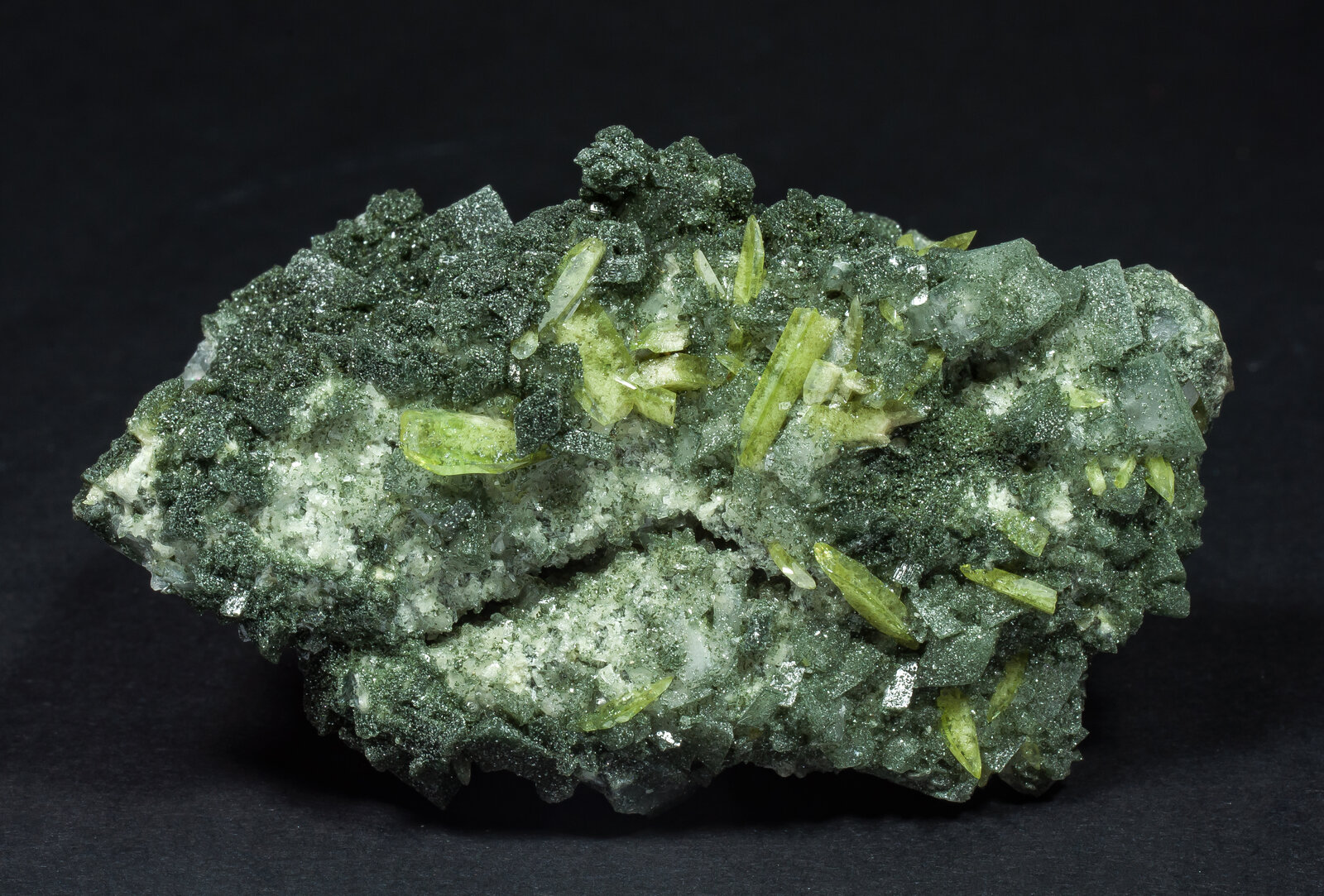 specimens/s_imagesAP4/Titanite-ETB36AP4f.jpg