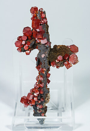 Vanadinite with manganese oxides. Front