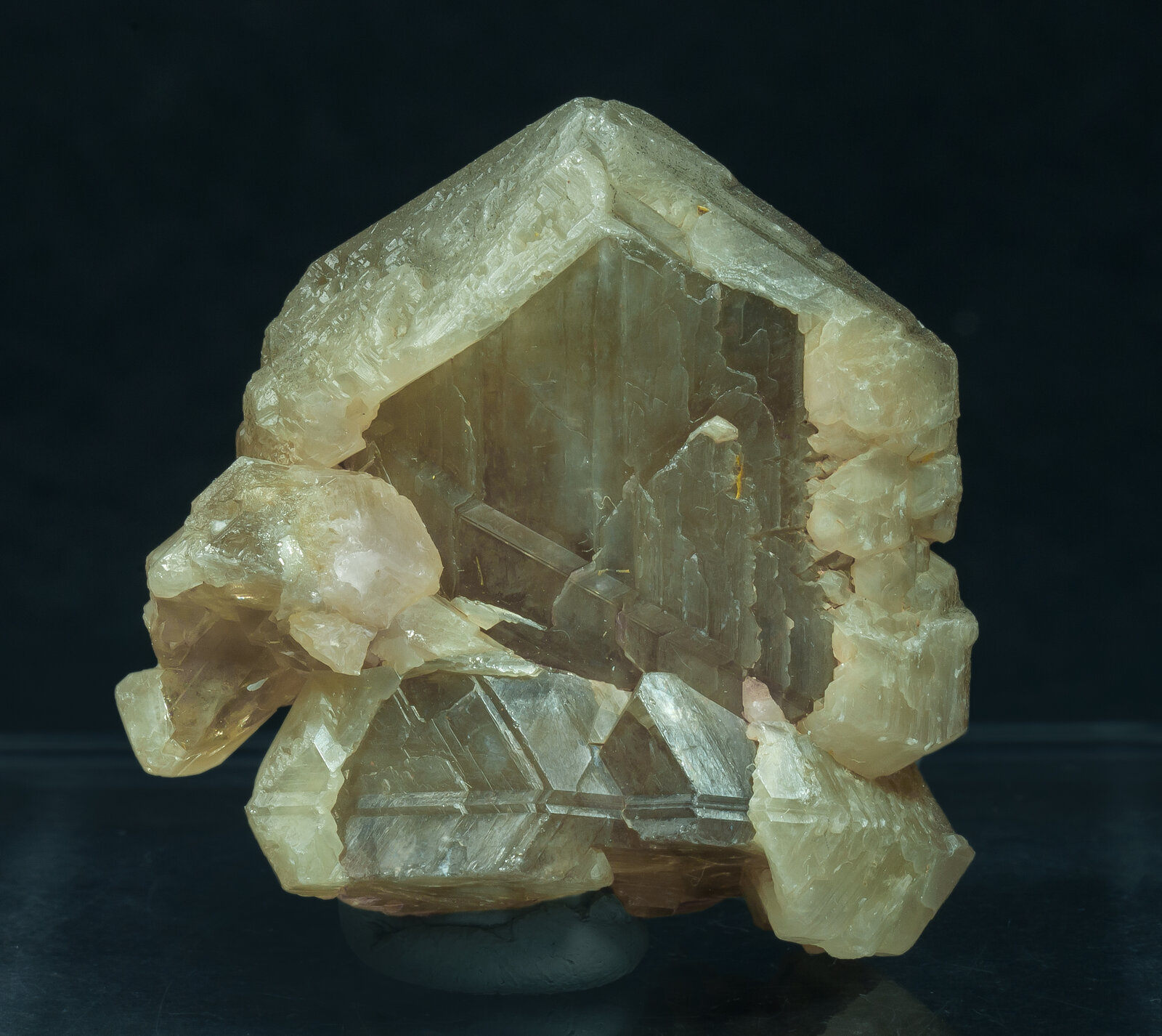 specimens/s_imagesAP6/Cerussite-EPP86AP6f.jpg