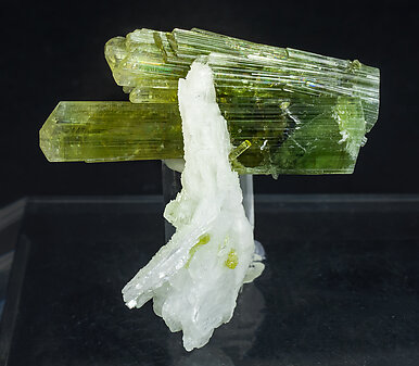 Elbaite with Albite. Front