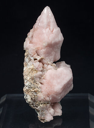 Quartz (variety rose quartz). Side