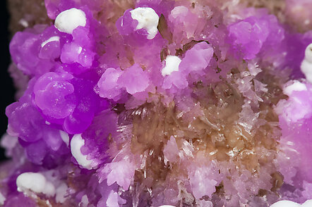 Talmessite with Calcite and Calcite (variety Co-bearing calcite). 