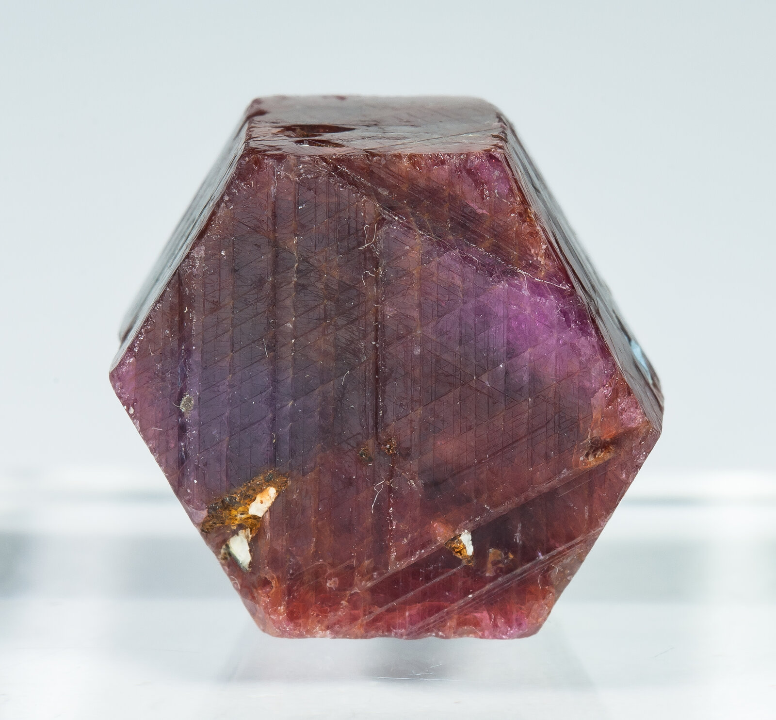 specimens/s_imagesAP8/Corundum_ruby-TBM26AP8r.jpg