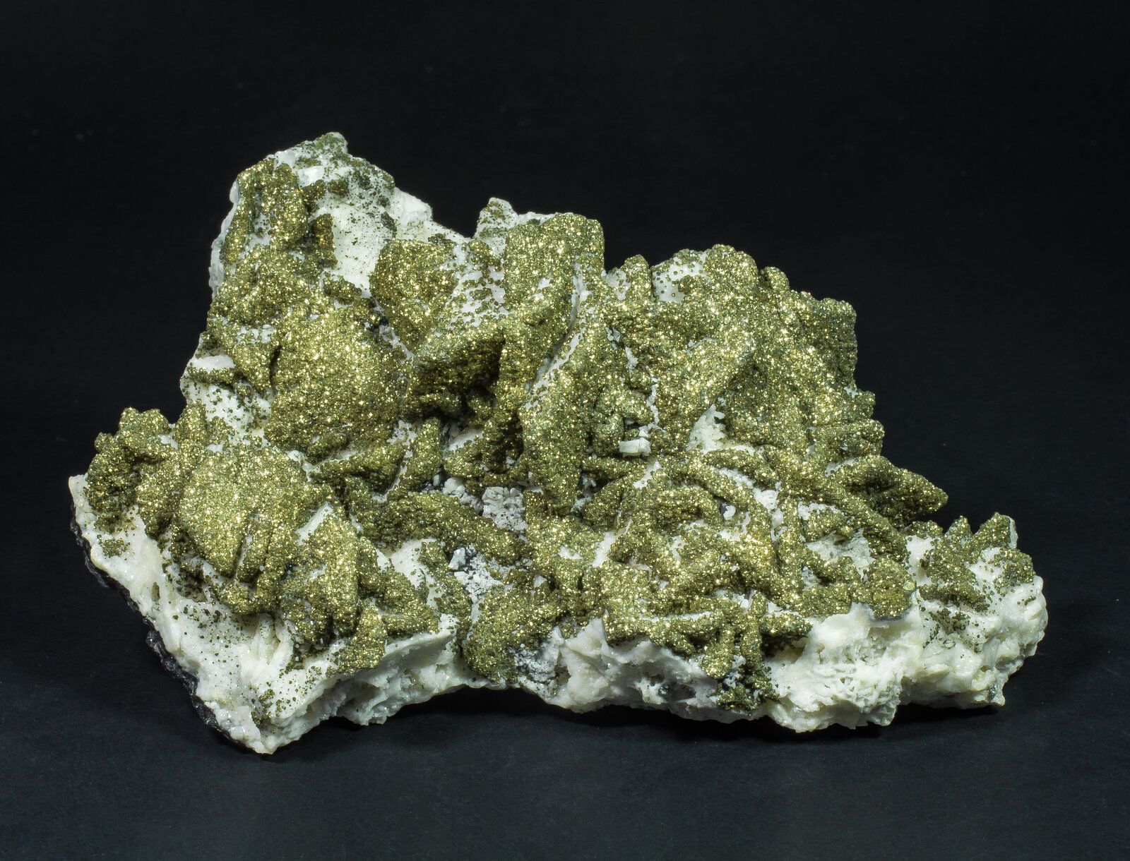 specimens/s_imagesAP8/Dolomite_Fe-bearing-JFD224AP8s.jpg