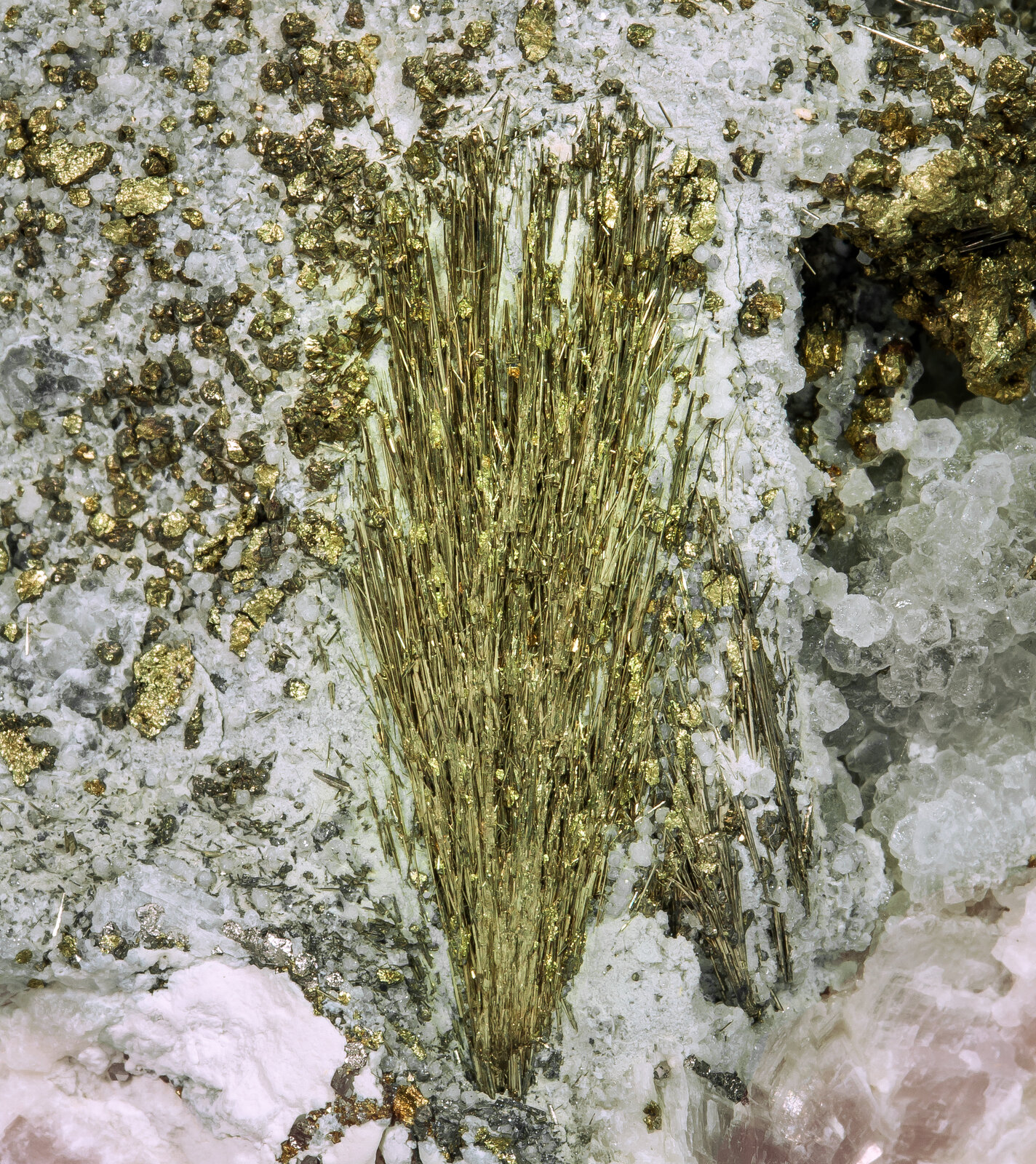 specimens/s_imagesAP8/Millerite-JBM98AP8d.jpg