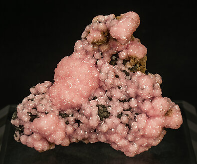 Rhodochrosite with Ilvaite. 