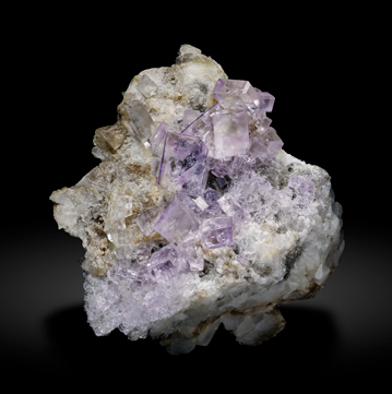 Fluorite with Calcite. Front / Photo: Joaquim Calln