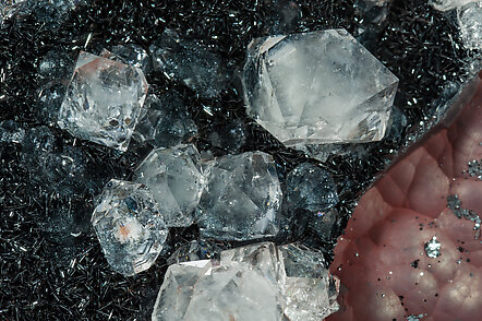 Quartz with Hematite (variety kidney ore). 