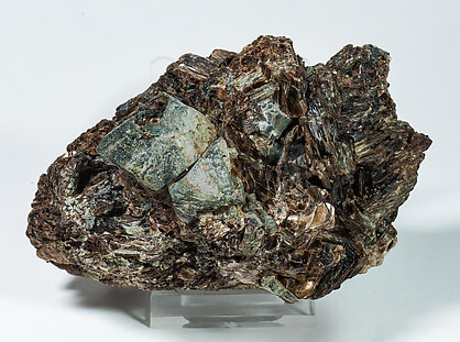 Diaspore after Spinel with Muscovite