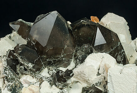 Cuarzo (variedad ahumado) con Orthoclasa y Mica