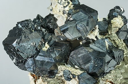 Sphalerite with Calcite, Quartz and Pyrite after Pyrrhotite