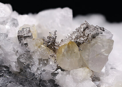 Silver with Calcite. Detail / Photo: Joaquim Calln