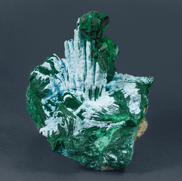 Kolwezite and Malachite after Co-rich Dolomite on Malachite and Chrysocolla after Baryte. Front