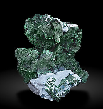 Kolwezite and Malachite after Co-rich Dolomite on Malachite and Chrysocolla after Baryte. Front / Photo: Joaquim Calln