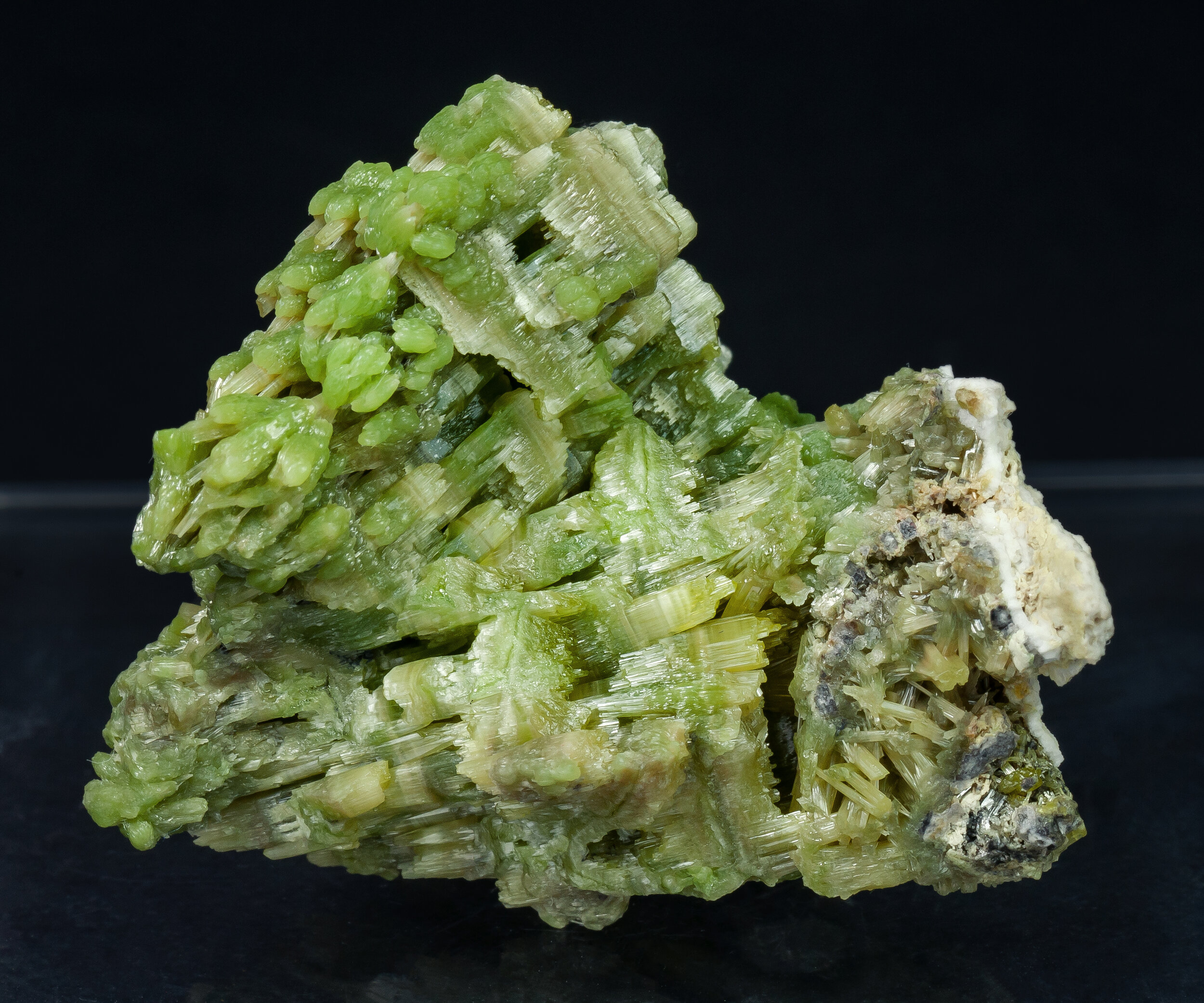 specimens/s_imagesAQ0/Pyromorphite-NFT89AQ0f.jpg