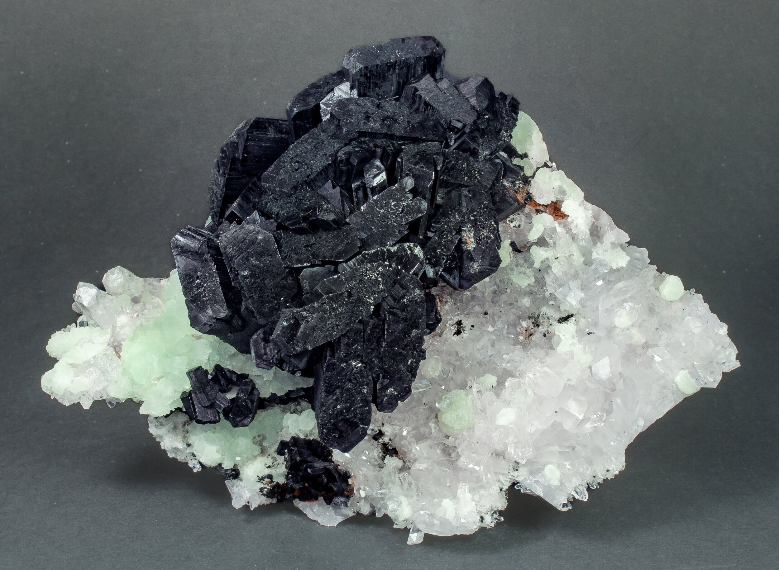 specimens/s_imagesAQ1/Babingtonite-MFB67AQ1f.jpg