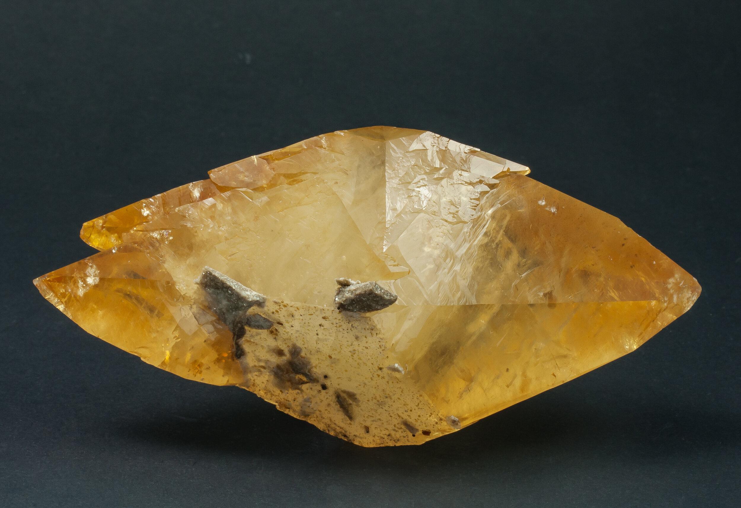 specimens/s_imagesAQ1/Calcite-NTT89AQ1r.jpg