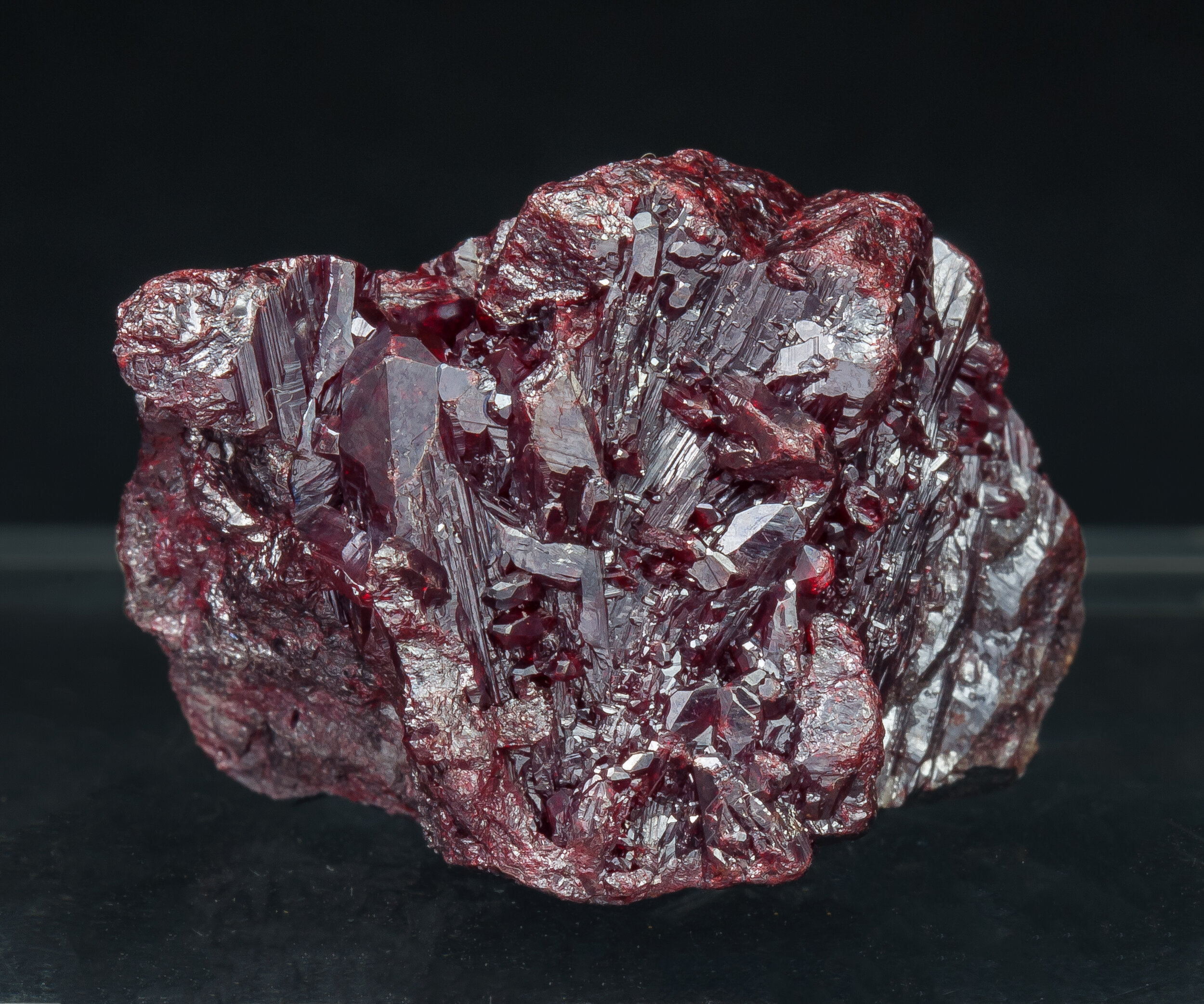 specimens/s_imagesAQ1/Proustite-ETR67AQ1f.jpg