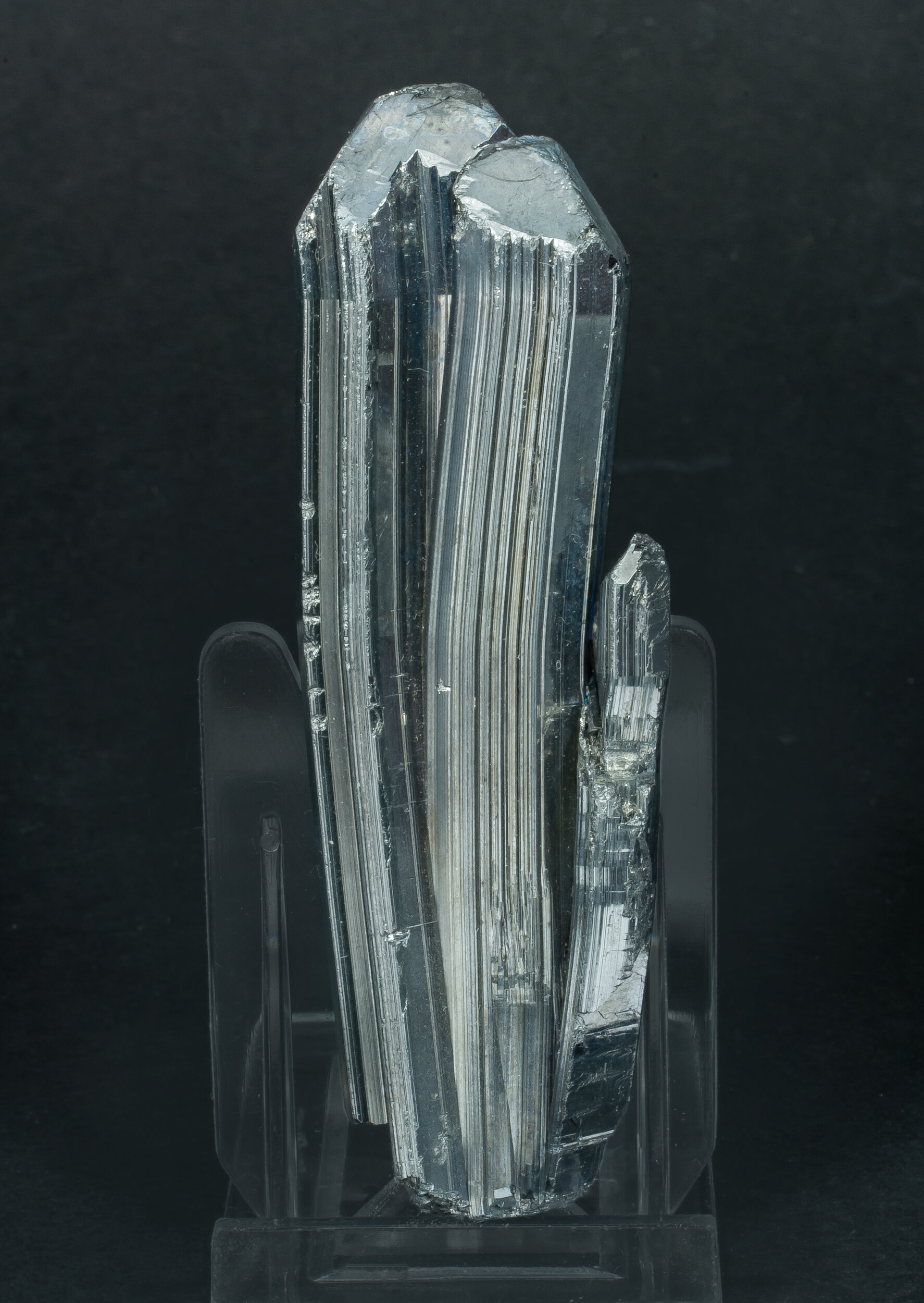 specimens/s_imagesAQ1/Stibnite-EFJ2AQ1f.jpg
