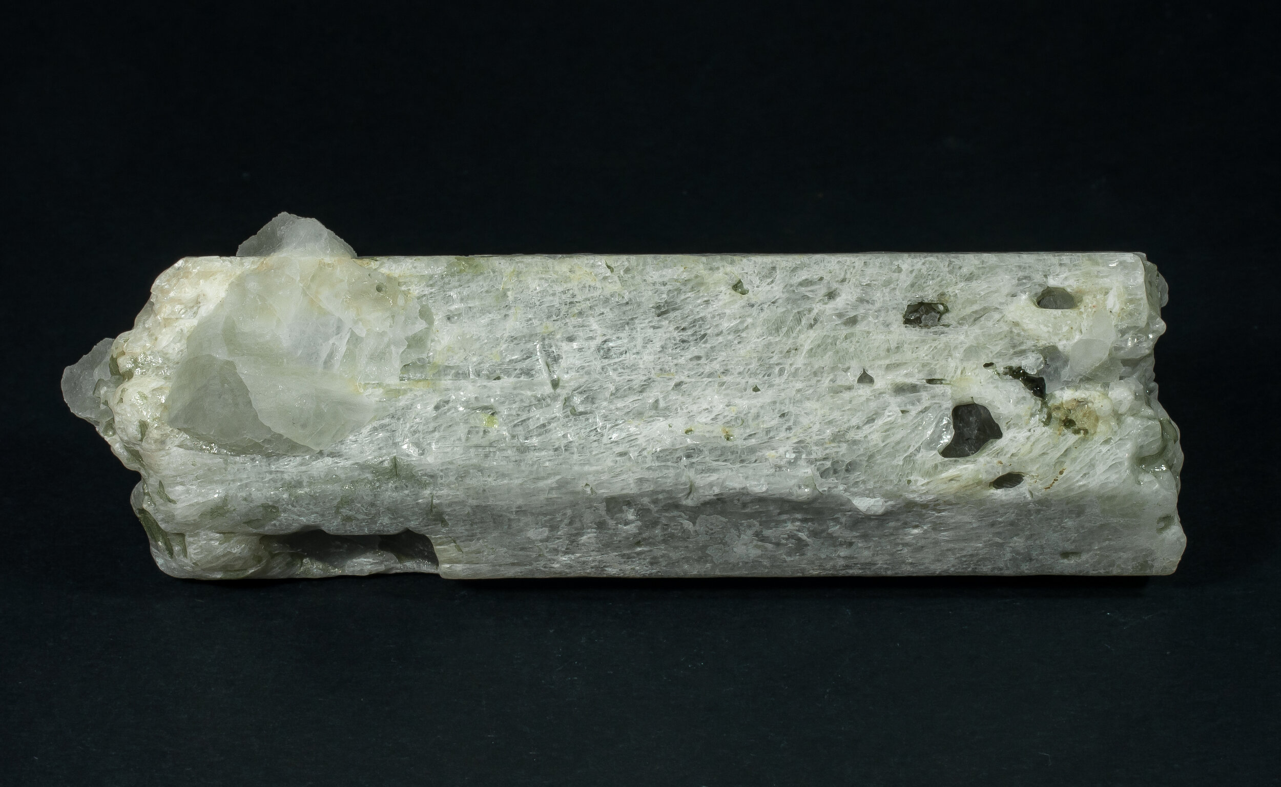 specimens/s_imagesAQ1/Wollastonite-TBA67AQ1r.jpg