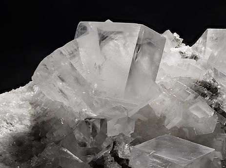 Dolomite (twinned). Detail / Photo: Joaquim Call�n