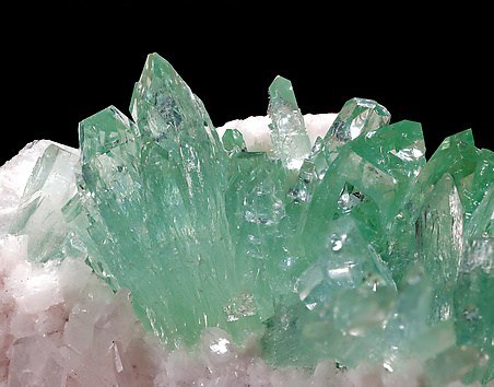 Fluorapophyllite-(K) with Stilbite-Ca. Detail / Photo: Joaquim Call�n