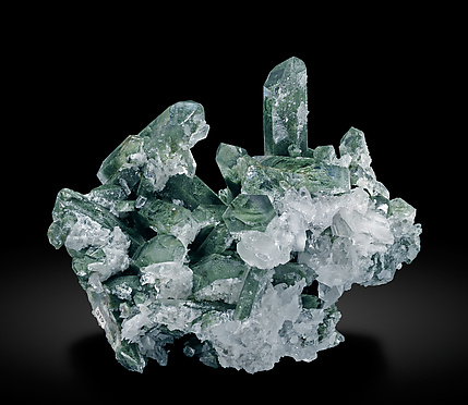 Quartz with Chlorite inclusions and Albite. Photo: Joaquim Call�n