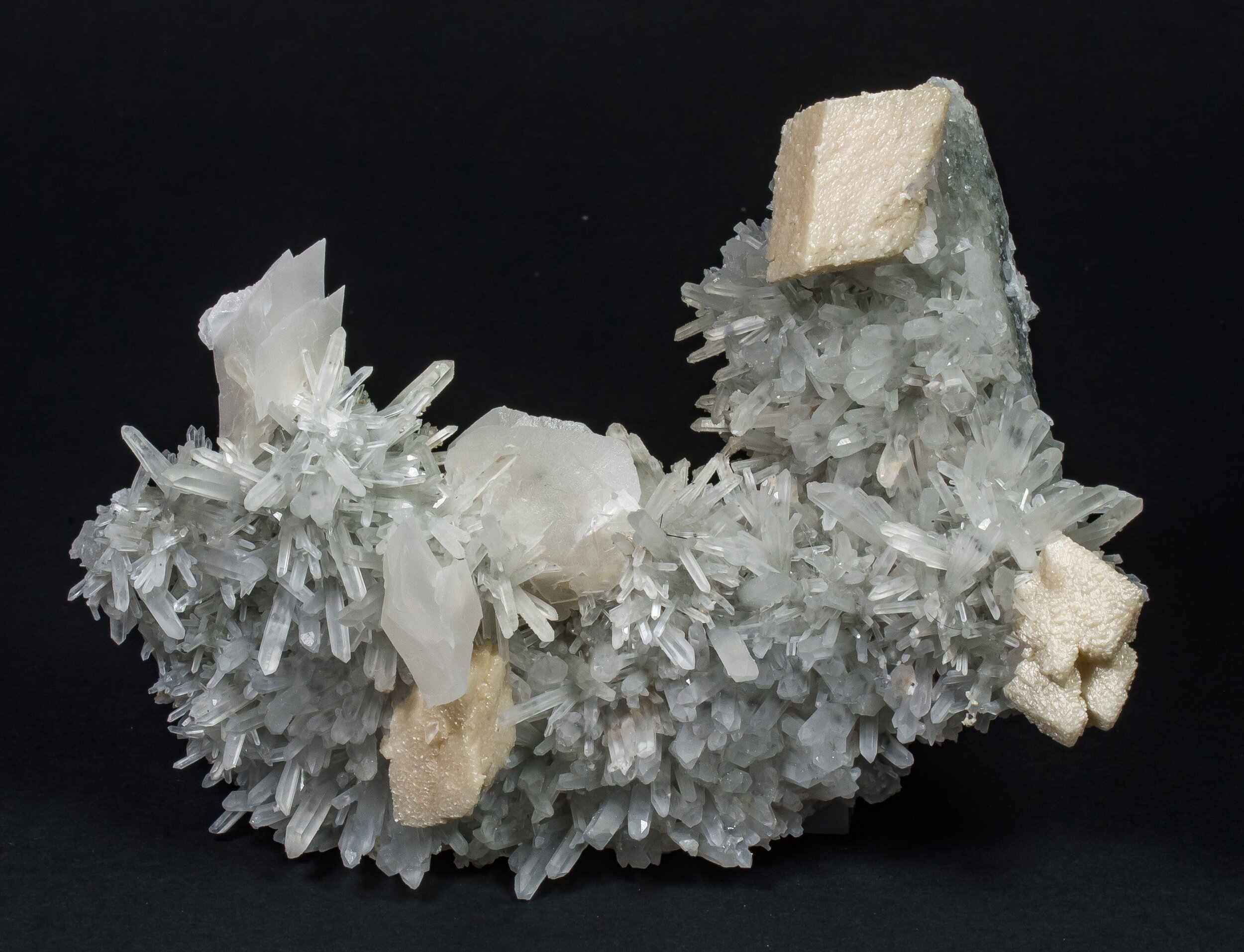 specimens/s_imagesCM/Dolomite-18TFR90_f.jpg