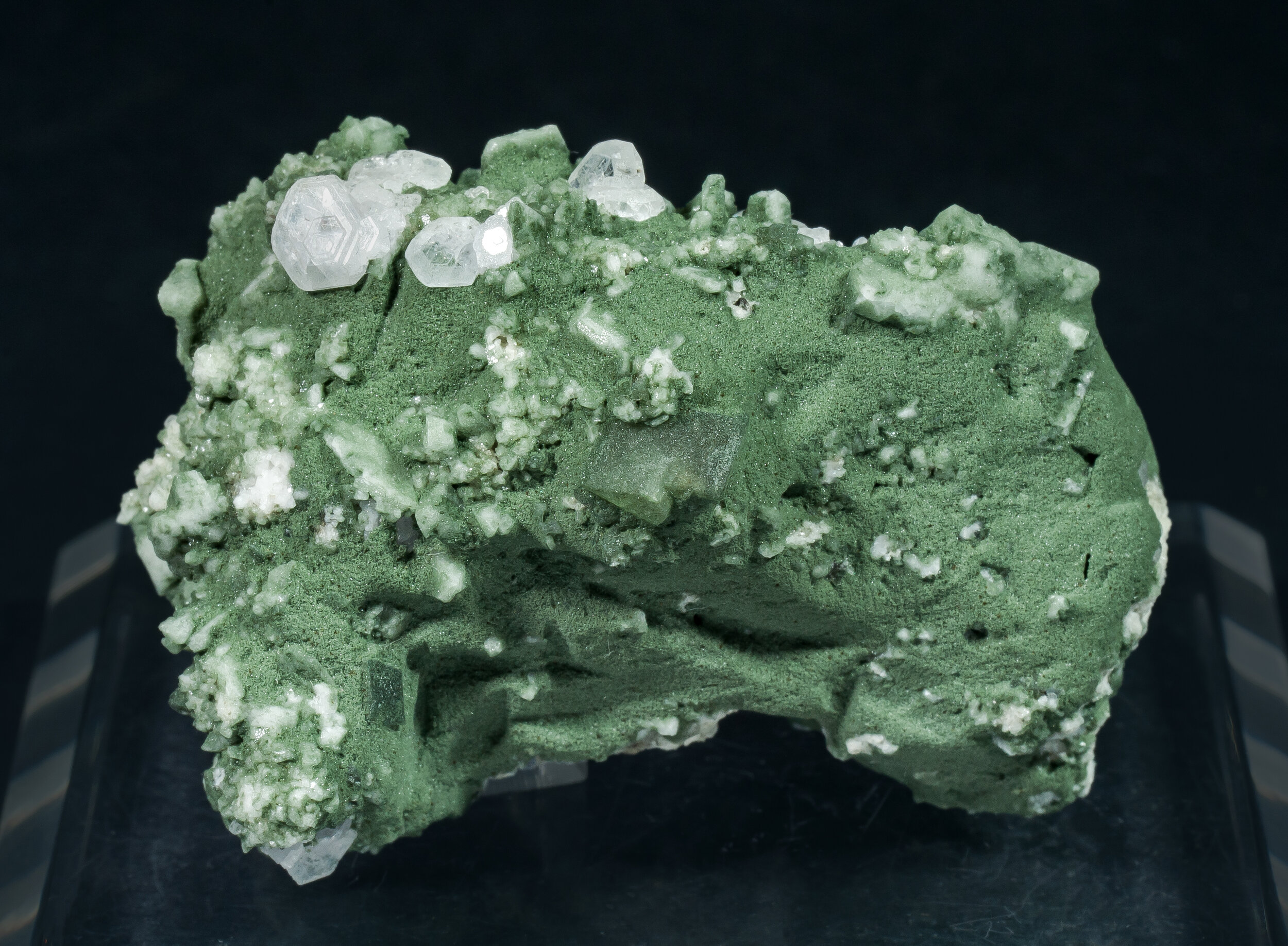 specimens/s_imagesCM/Fluorapatite-22TVR130_f.jpg