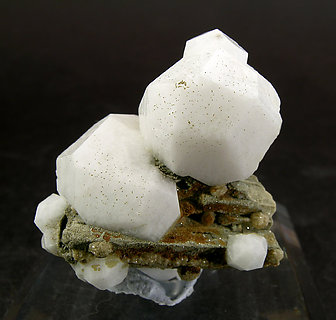 Analcime with Siderite pseudo Natrolite. 