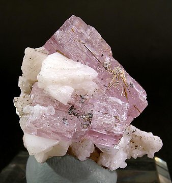 Anhydrita con Rutilo en Dolomita. Vista posterior