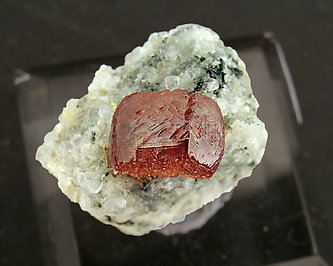 Bastn�site-(Ce) on Calcite. Top