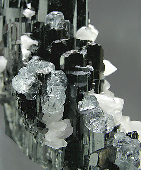 H�bnerite with Fluorite. 