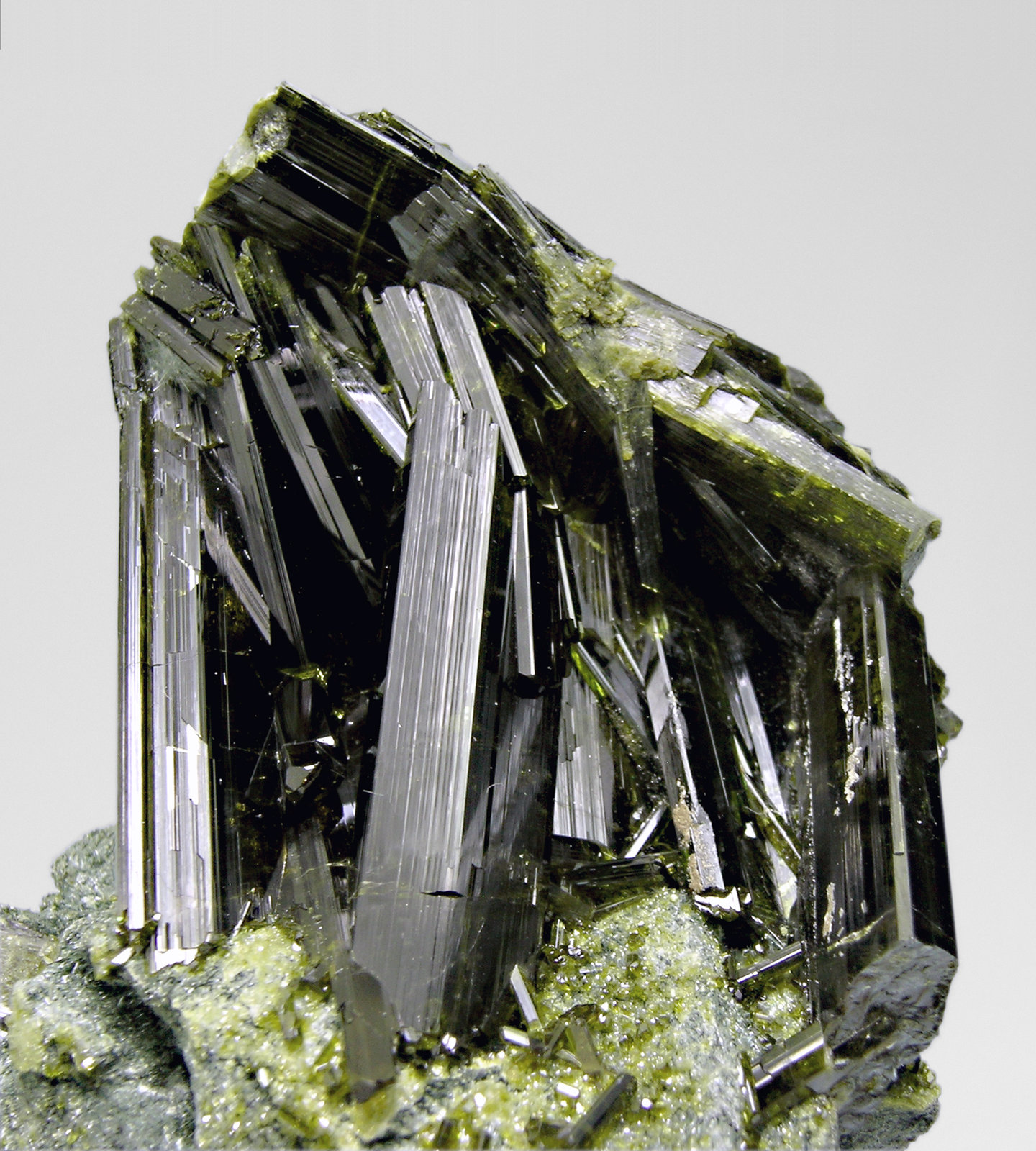 specimens/s_imagesM4/Epidote-AA92M4d.jpg