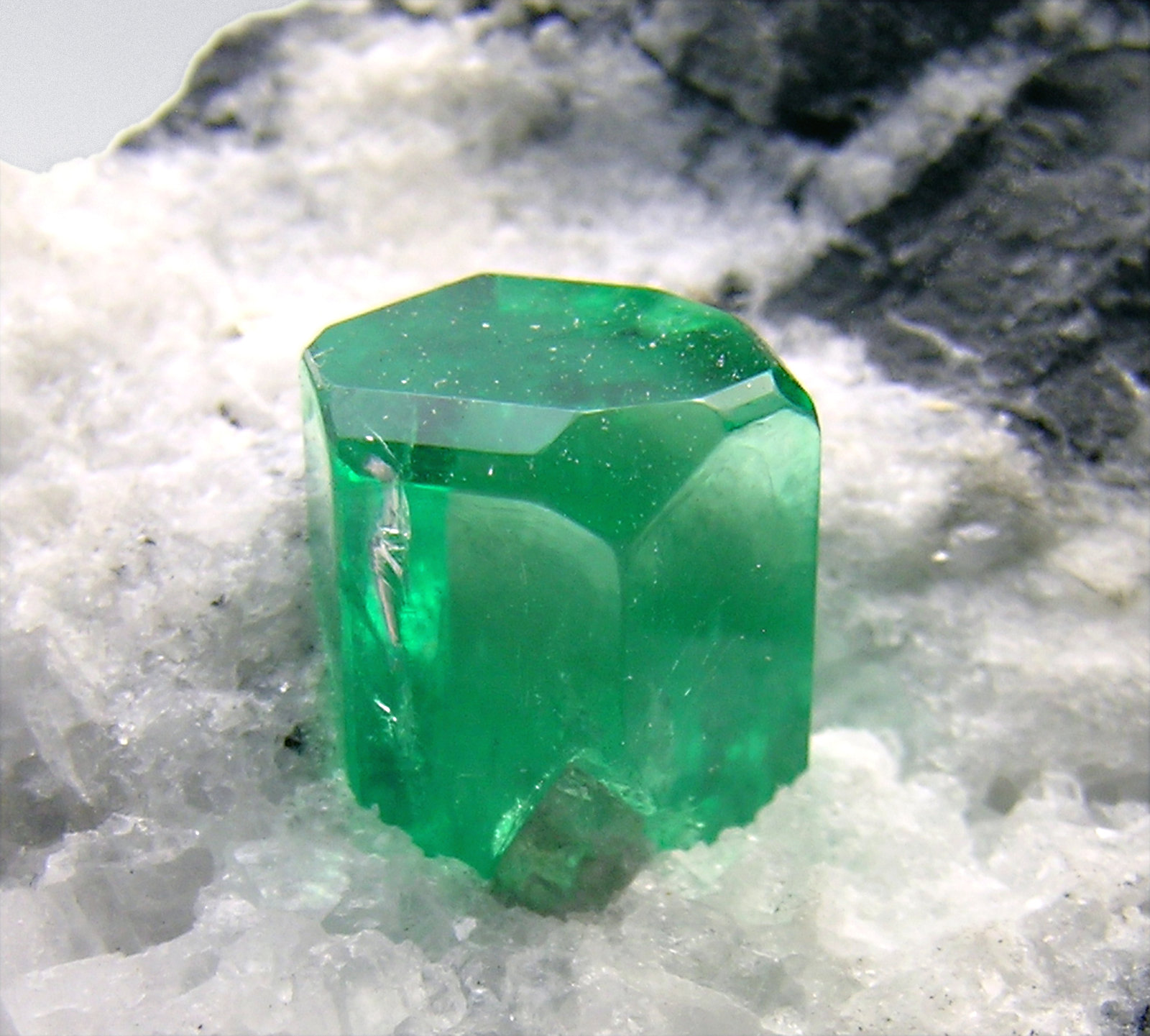 specimens/s_imagesM6/Beryl_Emerald-NT70M6d.jpg