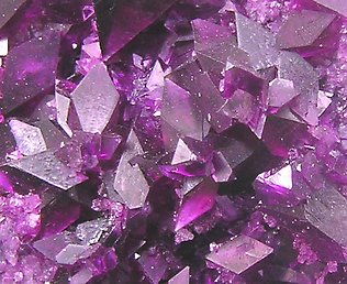 Clinochlore (variety k�mmererite). 