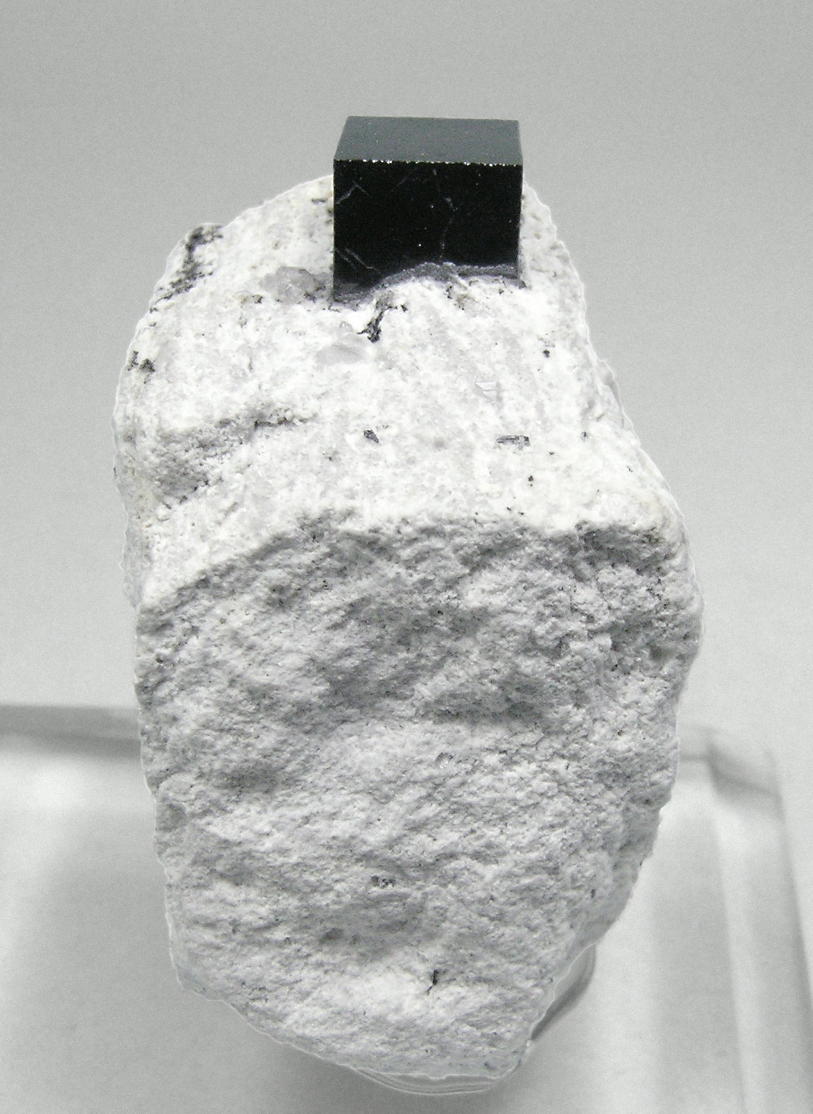 specimens/s_imagesM9/Bixbyite-AP63M9f.jpg