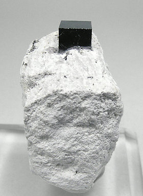 Bixbyite. Front