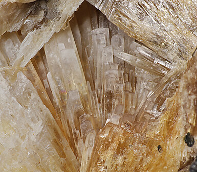 Lanarkite with Vanadinite, Caledonite, Phosphohedyphane and Galena. Lanarkite detail