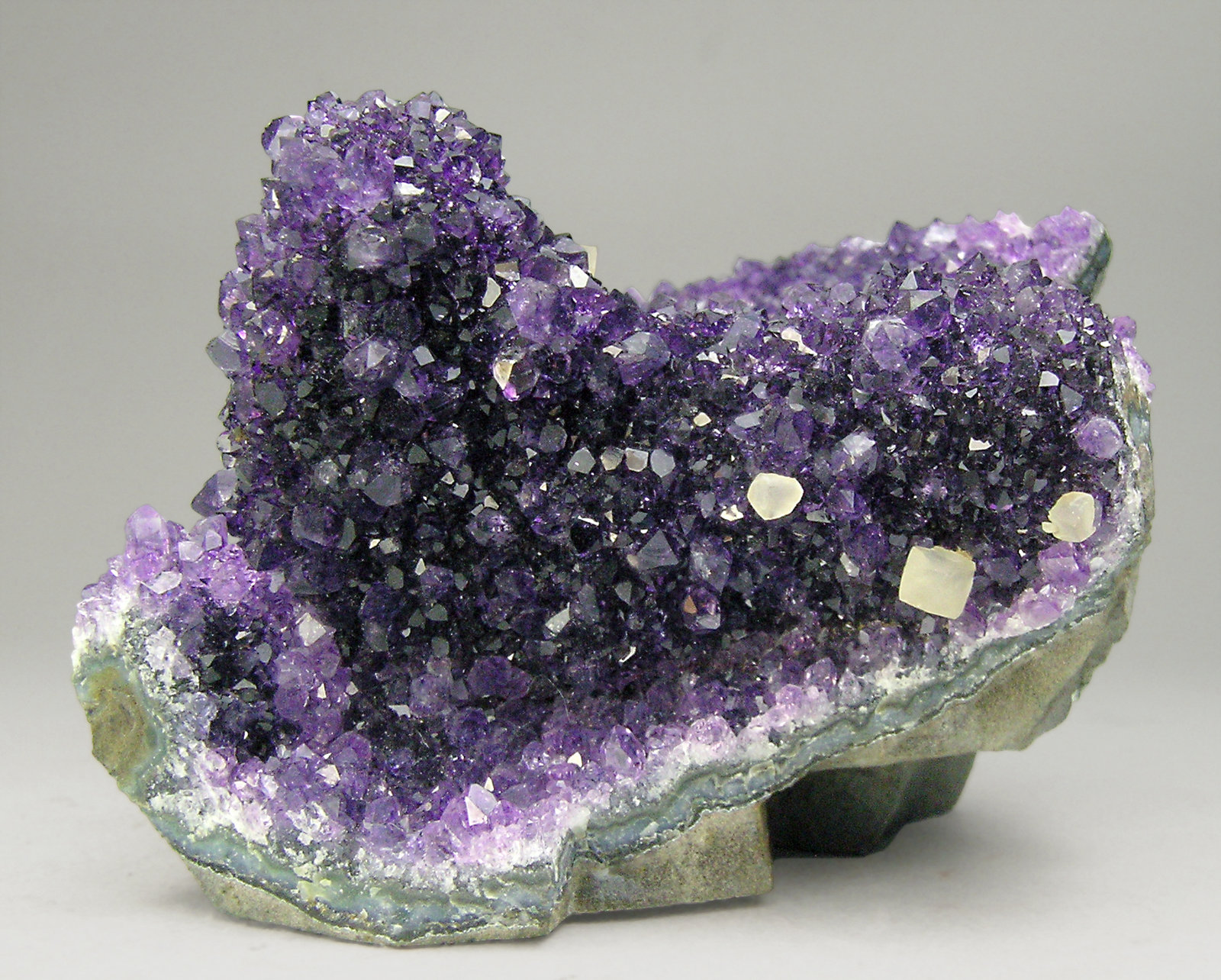 specimens/s_imagesN4/Quartz_amethyst-AR17N4r.jpg