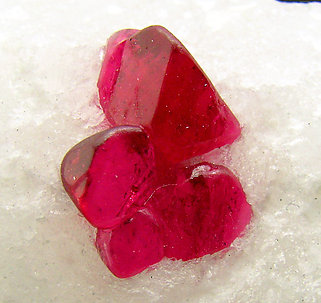 Spinel on Calcite. 