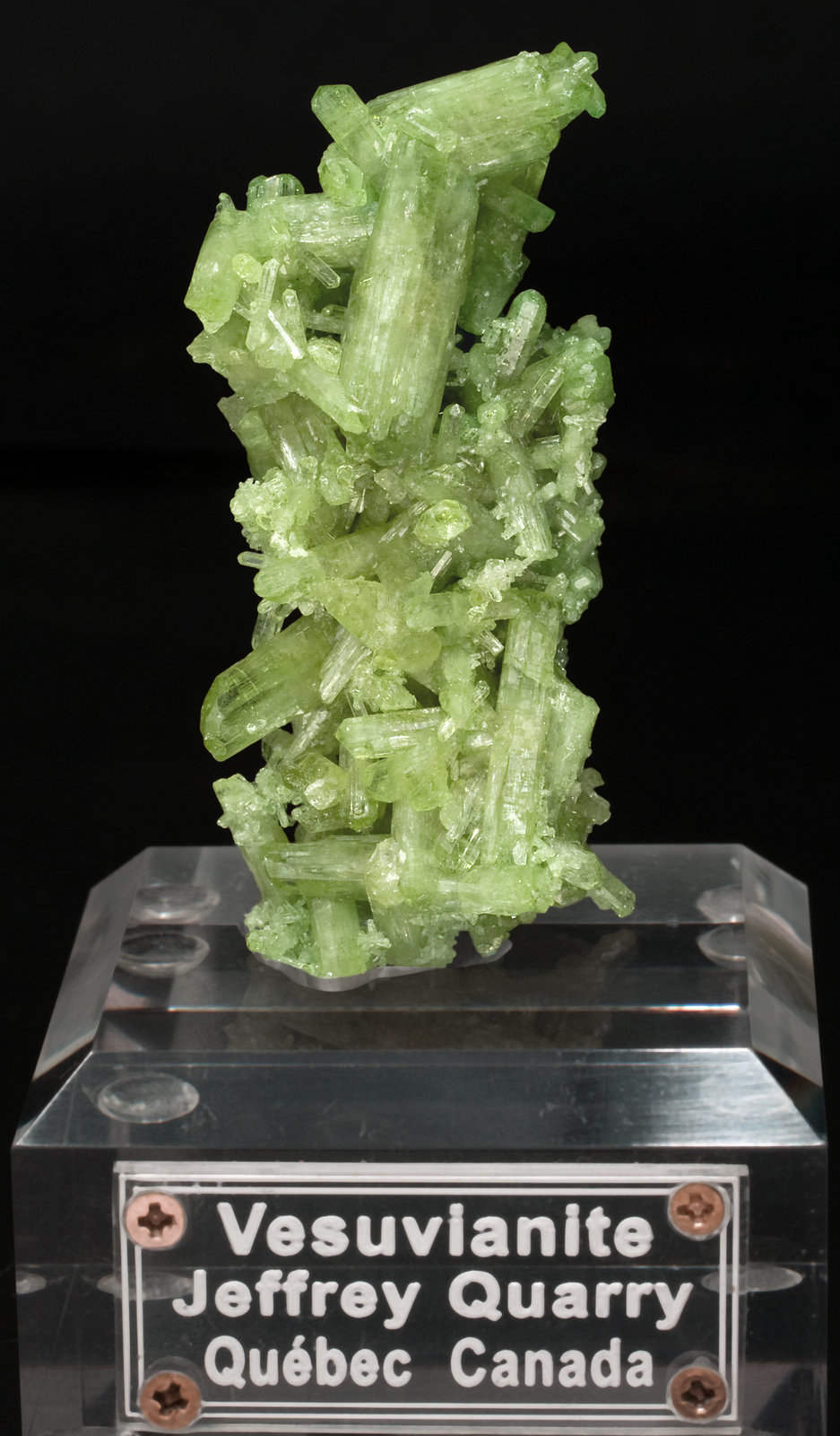 specimens/s_imagesN4/Vesuvianite-AB89N4fp.jpg