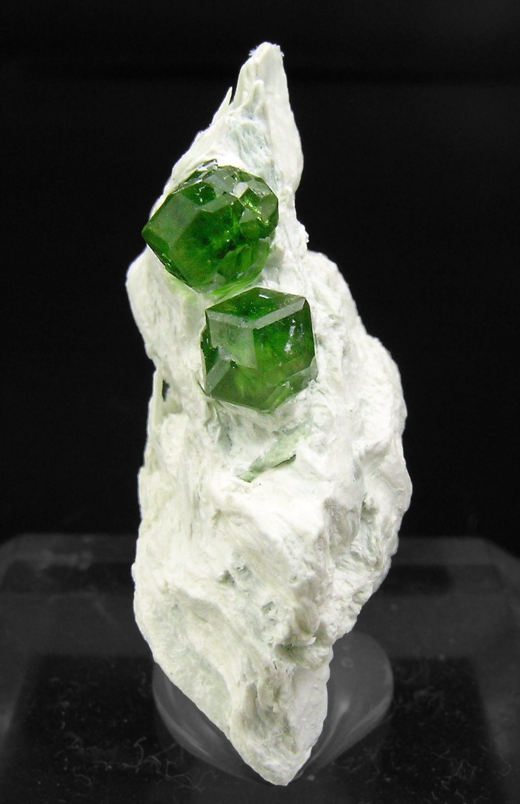 specimens/s_imagesN8/Andradite_Demantoid-TE47N8f.jpg